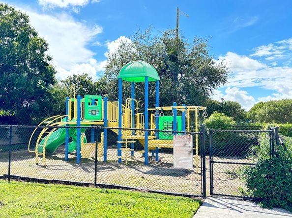 5025 Wiles Road 107, Coconut Creek FL 33073