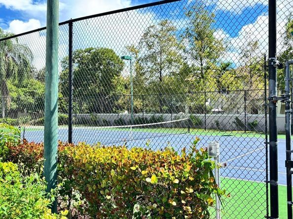 5025 Wiles Road 107, Coconut Creek FL 33073