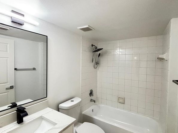 5025 Wiles Road 107, Coconut Creek FL 33073