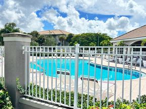5025 Wiles Road 107, Coconut Creek FL 33073