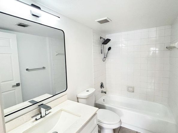 5025 Wiles Road 107, Coconut Creek FL 33073
