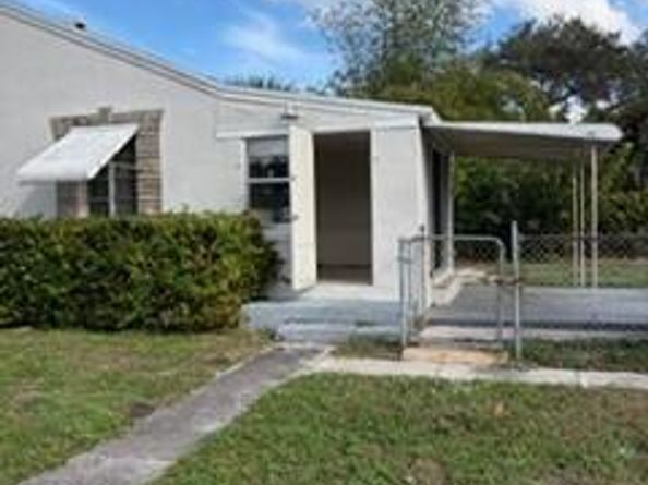 83 W 37th Street, Riviera Beach FL 33404