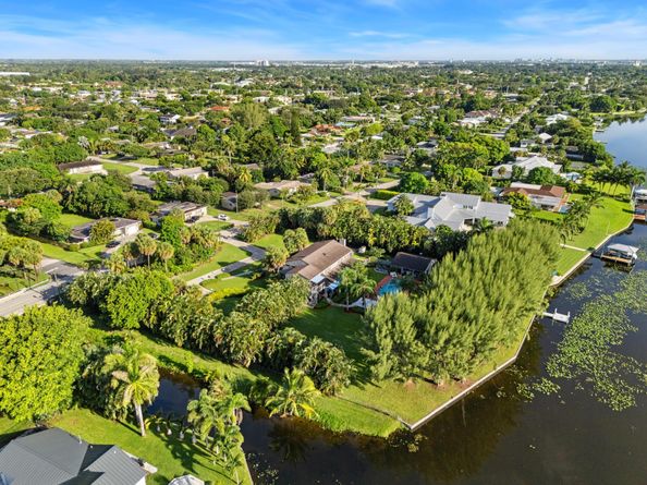 7420 W Lake Drive, Lake Clarke Shores FL 33406