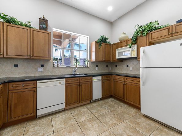 5969 NW 56th Cir, Coral Springs FL 33067