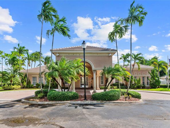 5969 NW 56th Cir, Coral Springs FL 33067