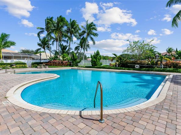 5969 NW 56th Cir, Coral Springs FL 33067