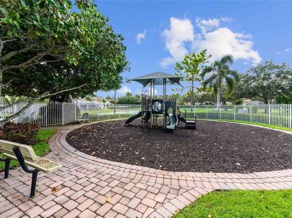 5969 NW 56th Cir, Coral Springs FL 33067