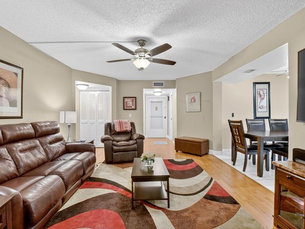3871 Via Poinciana 404, Lake Worth FL 33467