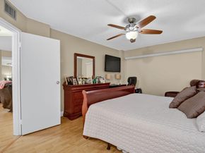 3871 Via Poinciana 404, Lake Worth FL 33467