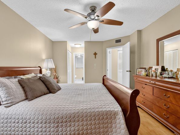 3871 Via Poinciana 404, Lake Worth FL 33467