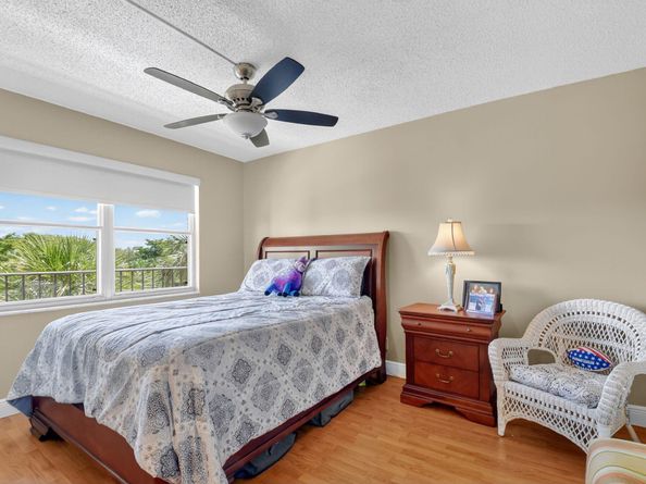 3871 Via Poinciana 404, Lake Worth FL 33467
