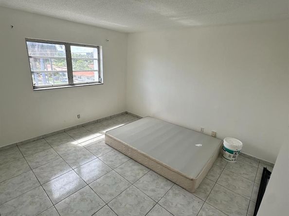320 NE 12th Ave 408, Hallandale Beach FL 33009