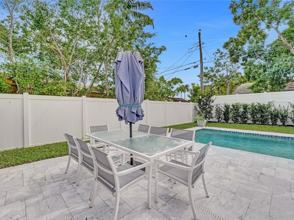 1280 NE 40th St, Oakland Park FL 33334