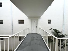 4215 N University Drive 214, Sunrise FL 33351
