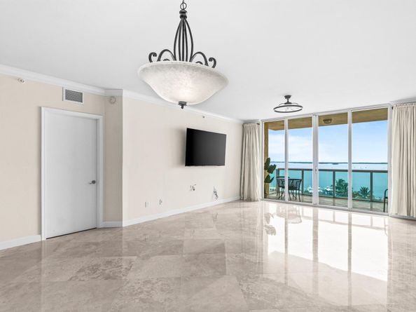 2650 Lake Shore Drive 703, Riviera Beach FL 33404