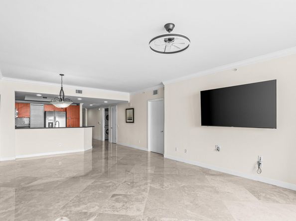 2650 Lake Shore Drive 703, Riviera Beach FL 33404