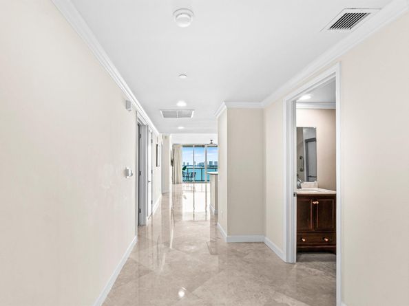 2650 Lake Shore Drive 703, Riviera Beach FL 33404