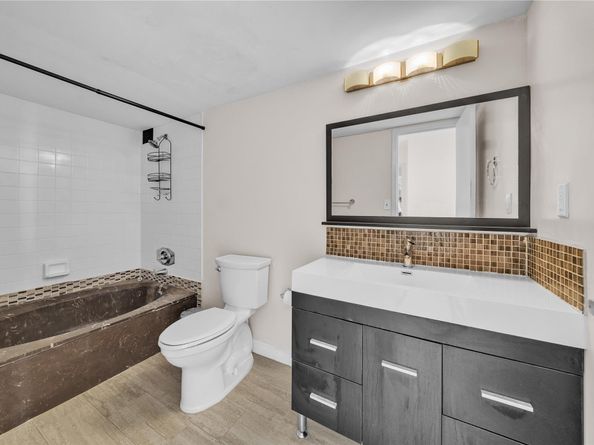 1000 Parkview Dr 925, Hallandale Beach FL 33009