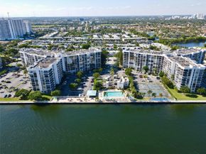 1000 Parkview Dr 925, Hallandale Beach FL 33009