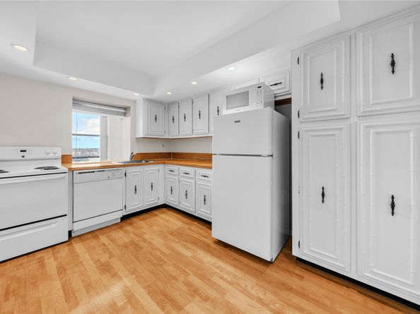 1000 Parkview Dr 925, Hallandale Beach FL 33009