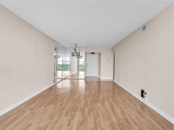 1000 Parkview Dr 925, Hallandale Beach FL 33009