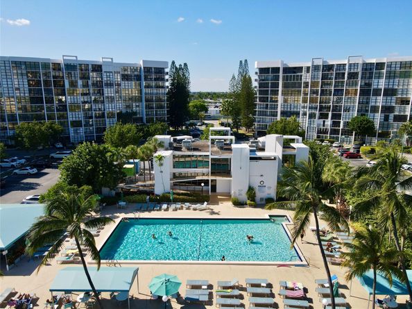 1000 Parkview Dr 925, Hallandale Beach FL 33009