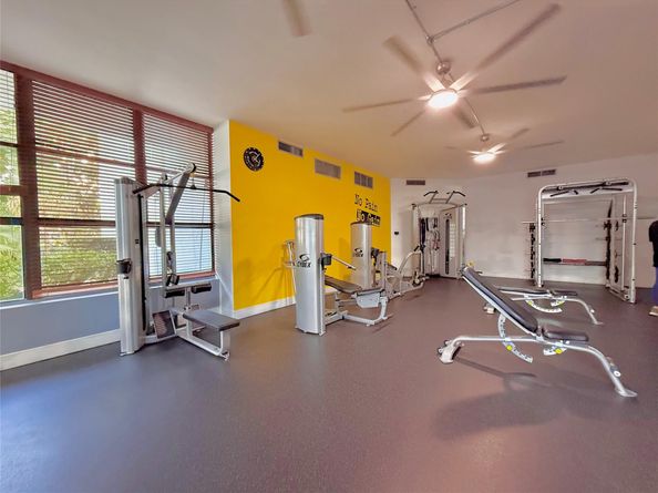 1000 Parkview Dr 925, Hallandale Beach FL 33009