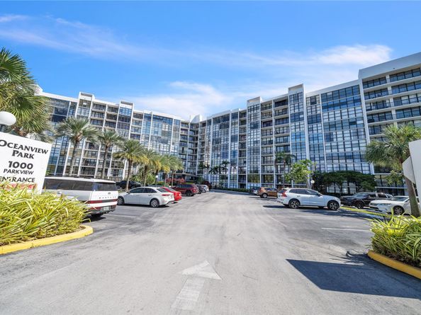 1000 Parkview Dr 925, Hallandale Beach FL 33009