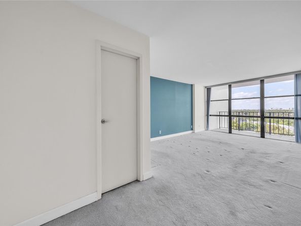 1000 Parkview Dr 925, Hallandale Beach FL 33009