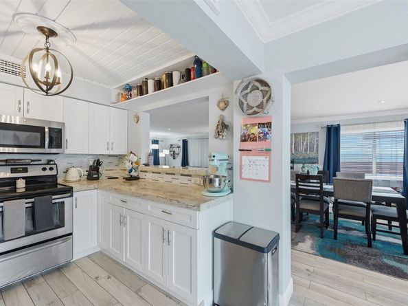 807 W Ocean Ave, Lantana FL 33462