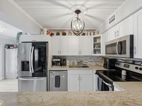 807 W Ocean Ave, Lantana FL 33462