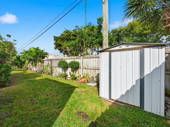 807 W Ocean Ave, Lantana FL 33462