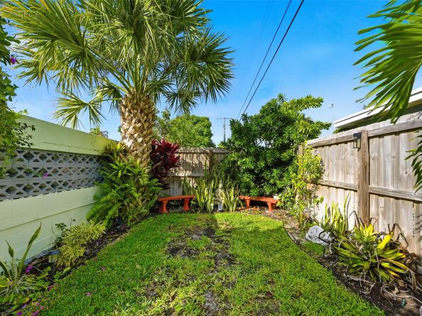 807 W Ocean Ave, Lantana FL 33462