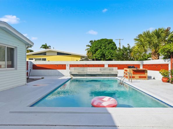 807 W Ocean Ave, Lantana FL 33462