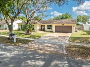 1940 SW 69th Ave, Plantation FL 33317