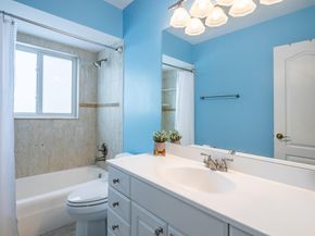 1940 SW 69th Ave, Plantation FL 33317