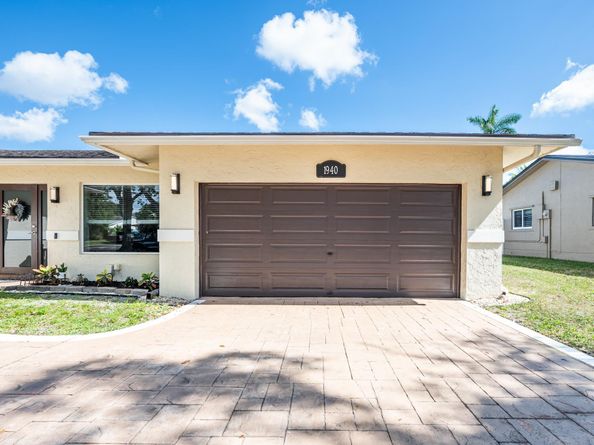 1940 SW 69th Ave, Plantation FL 33317