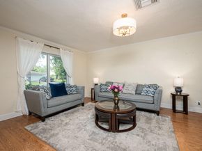 1940 SW 69th Ave, Plantation FL 33317