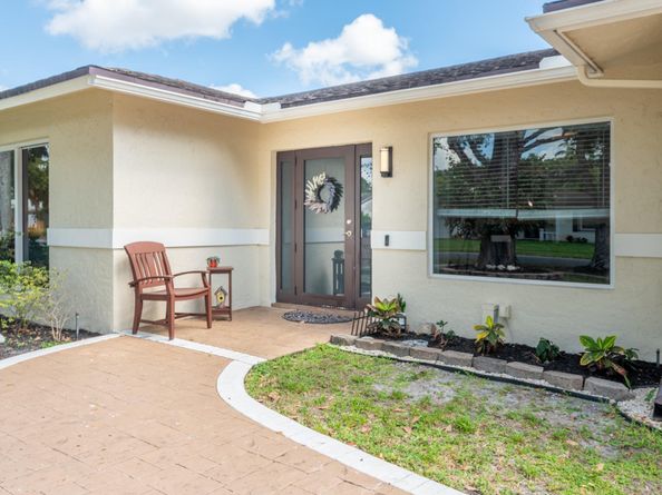 1940 SW 69th Ave, Plantation FL 33317