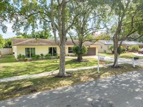 1940 SW 69th Ave, Plantation FL 33317