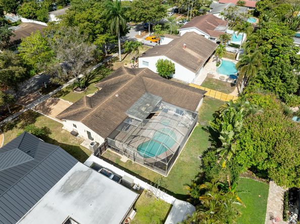 1940 SW 69th Ave, Plantation FL 33317
