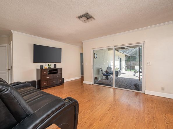 1940 SW 69th Ave, Plantation FL 33317