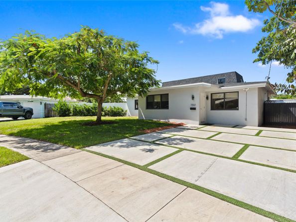 1561 SW 23rd Ave, Fort Lauderdale FL 33312
