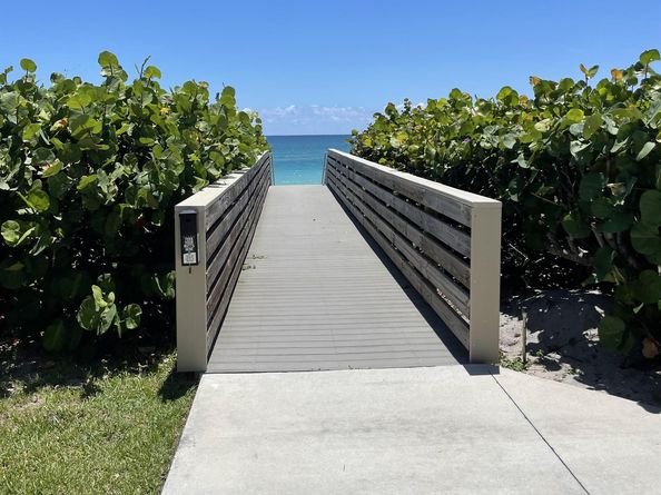 470 S Mars Way NE, Juno Beach FL 33408