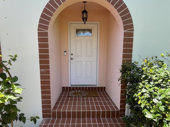 470 S Mars Way NE, Juno Beach FL 33408