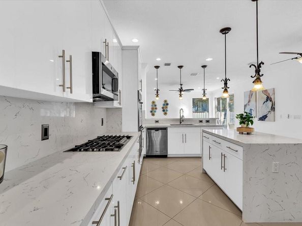 13702 NW 10th Ct, Pembroke Pines FL 33028