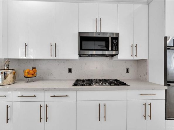 13702 NW 10th Ct, Pembroke Pines FL 33028