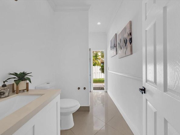 13702 NW 10th Ct, Pembroke Pines FL 33028