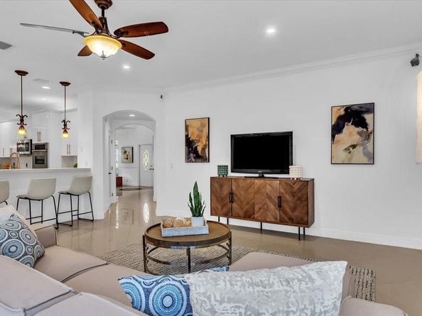 13702 NW 10th Ct, Pembroke Pines FL 33028