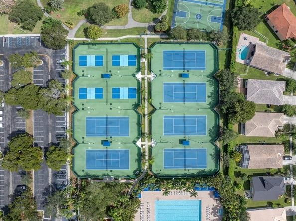 13702 NW 10th Ct, Pembroke Pines FL 33028